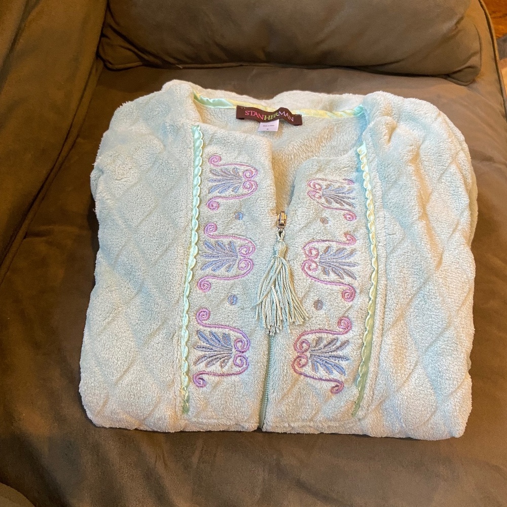 Never Worn Long Plush Zip Robe Lounger; Cozy; Giftable; Small; Pastel Sage Green